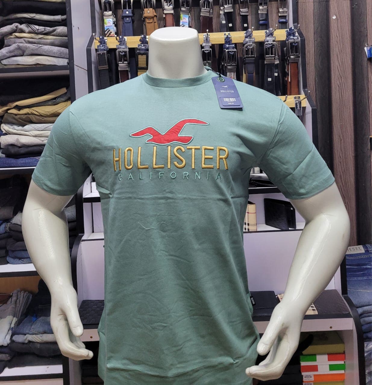 Men's Hollister California Embroidered Logo Tee (Sage Green)